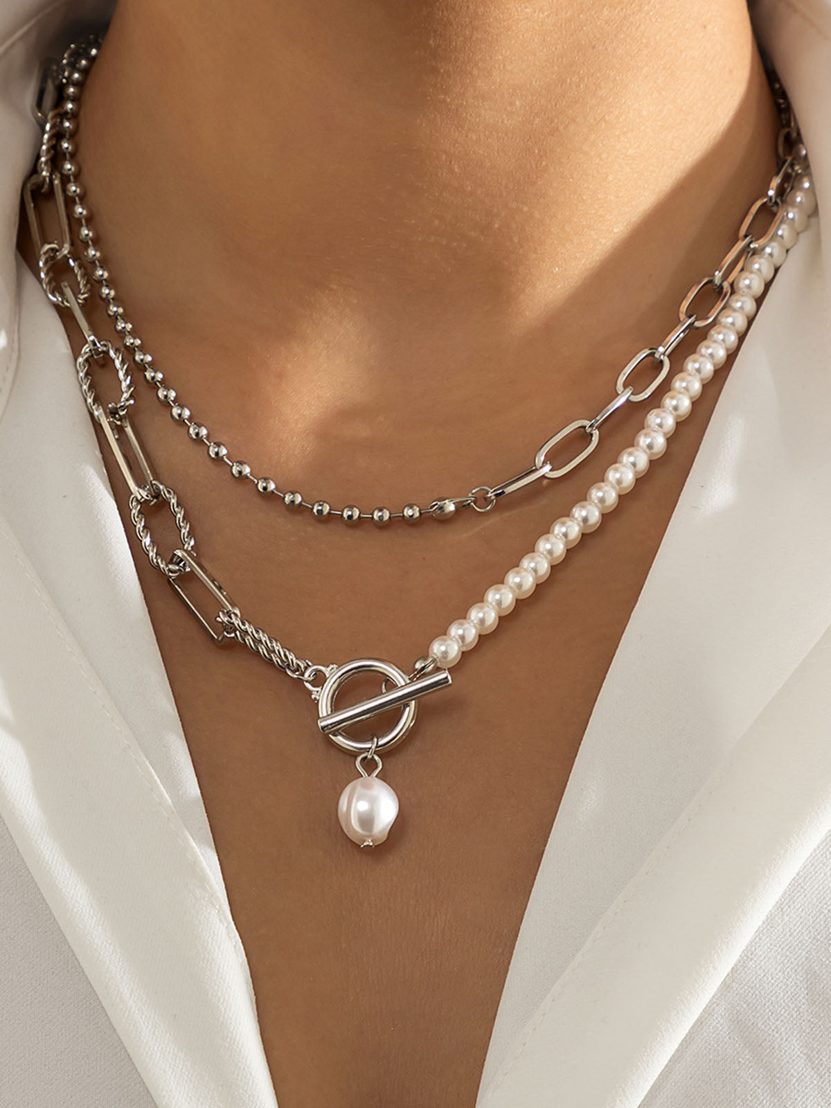 Valentina Moreau - Collar de perlas saturno