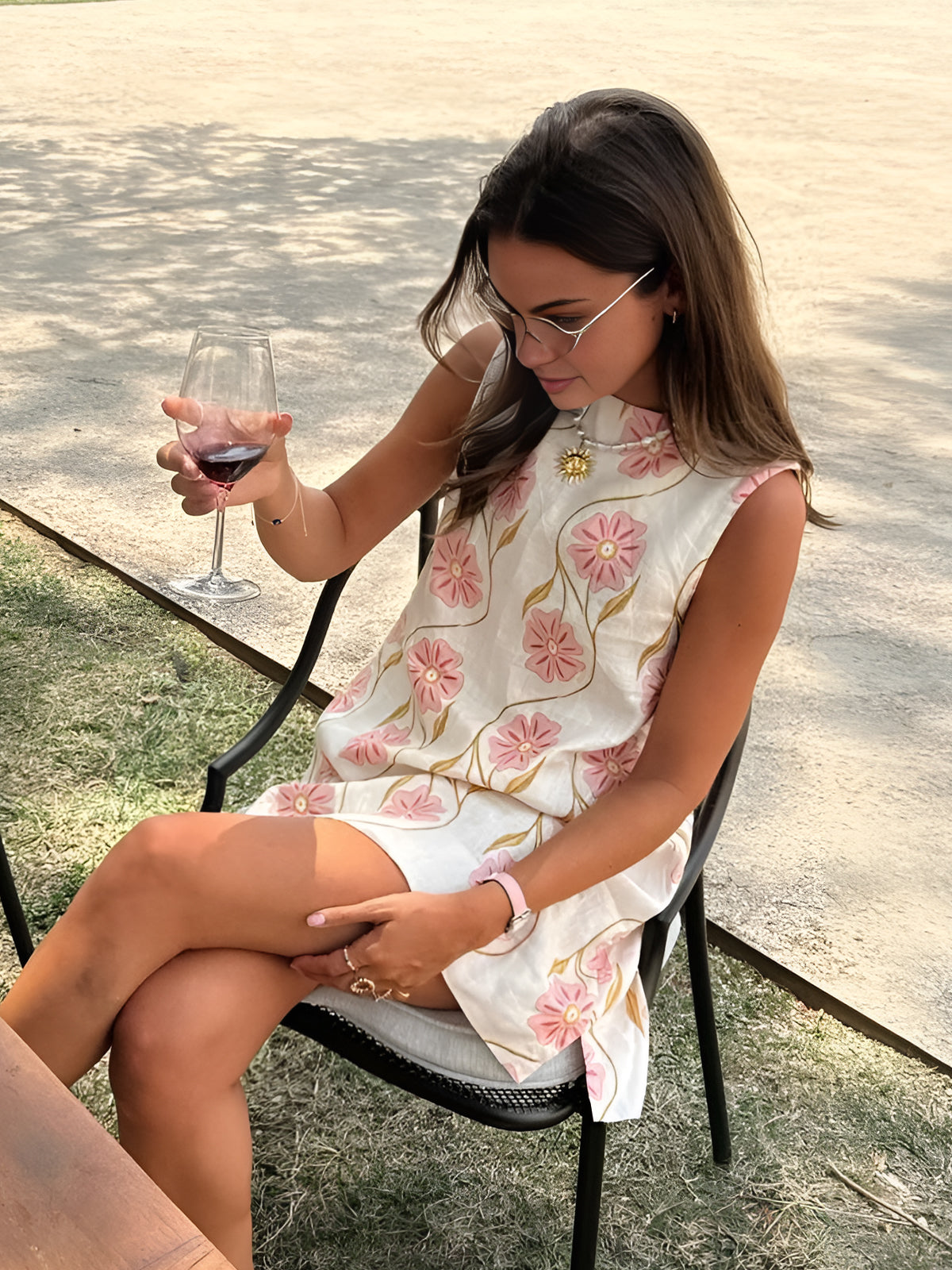 Valentina Moreau - Vestido corto sin mangas con estampado romántico
